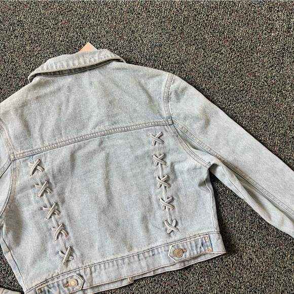 MISSGUIDED Light Wash Blue Jean Denim Lace Up Back Detail Cropped Jacket Sz S - Picture 7 of 16